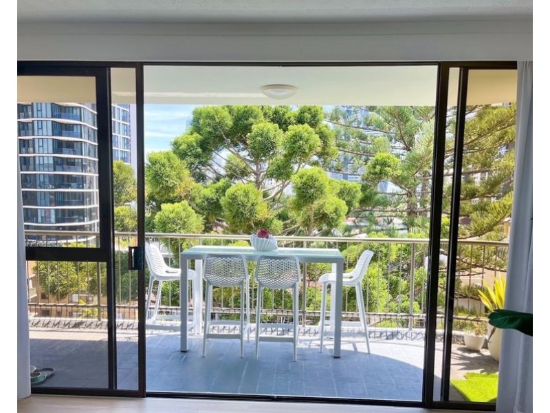 21/22 Armrick Avenue, Broadbeach QLD 4218