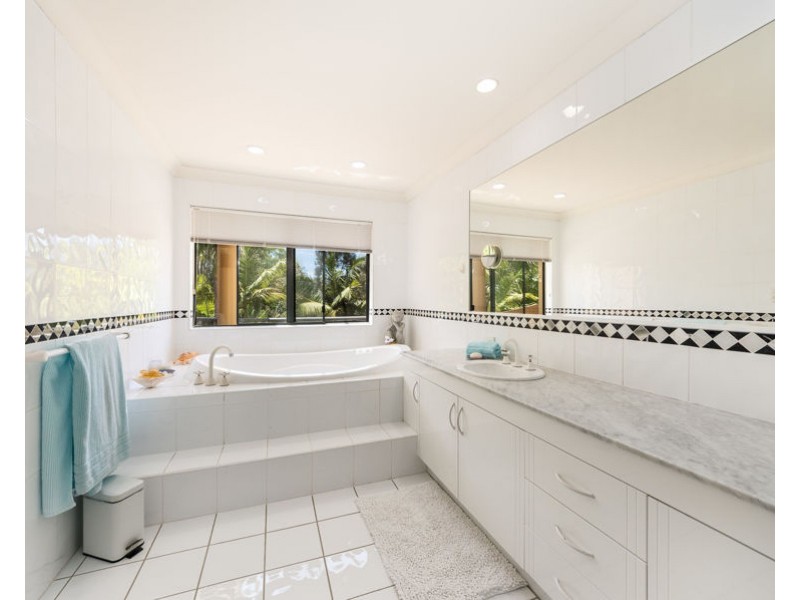 129/125 Santa Cruz Blvd, Clear Island Waters QLD 4226
