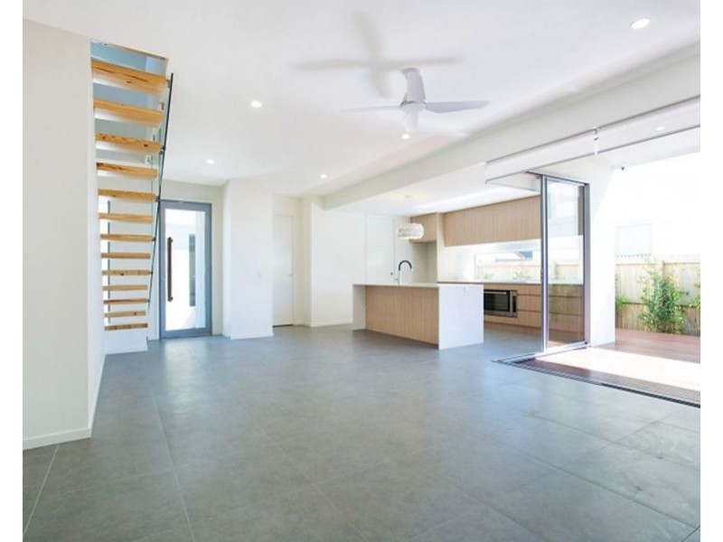 15B Evandale Crescent, Miami QLD 4220