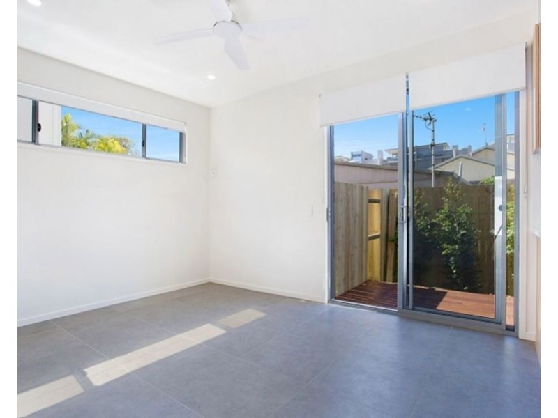 15B Evandale Crescent, Miami QLD 4220