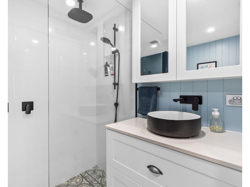 22/22 Armrick Avenue, Broadbeach QLD 4218
