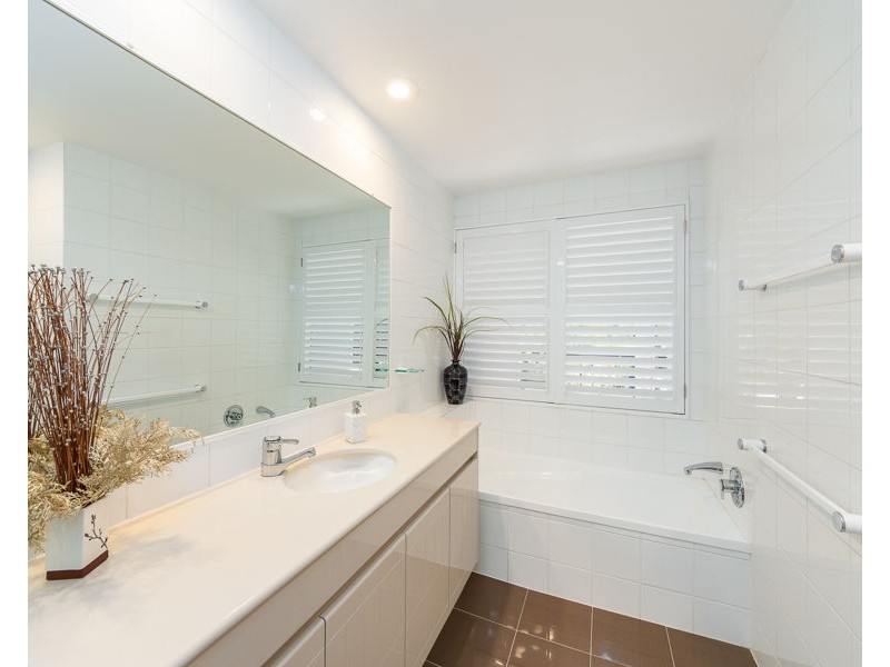 54/125 Santa Cruz Boulevard, Clear Island Waters QLD 4226