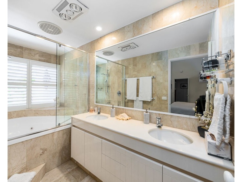 54/125 Santa Cruz Boulevard, Clear Island Waters QLD 4226