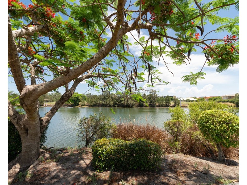 54/125 Santa Cruz Boulevard, Clear Island Waters QLD 4226