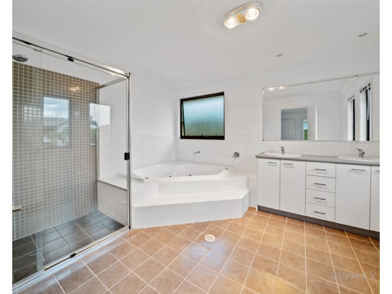 12 Rimu Place, Molendinar QLD 4214