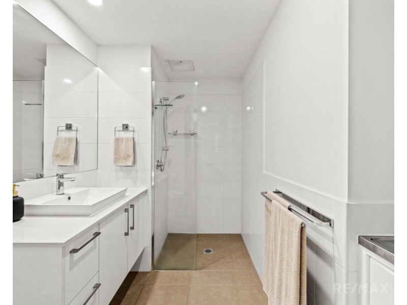 1112/6-8 Waterford Court, Bundall QLD 4217