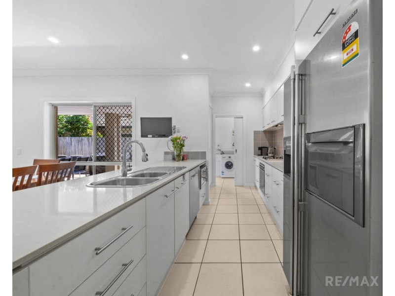 35 Highcrest Circuit, Molendinar QLD 4214