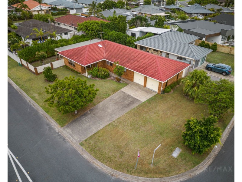 4 Himalaya Street, Mermaid Waters QLD 4218
