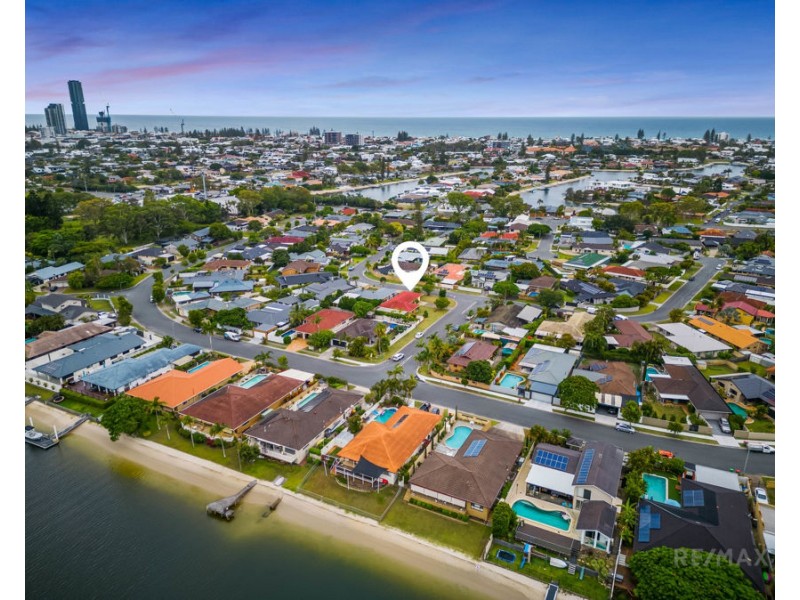 4 Himalaya Street, Mermaid Waters QLD 4218