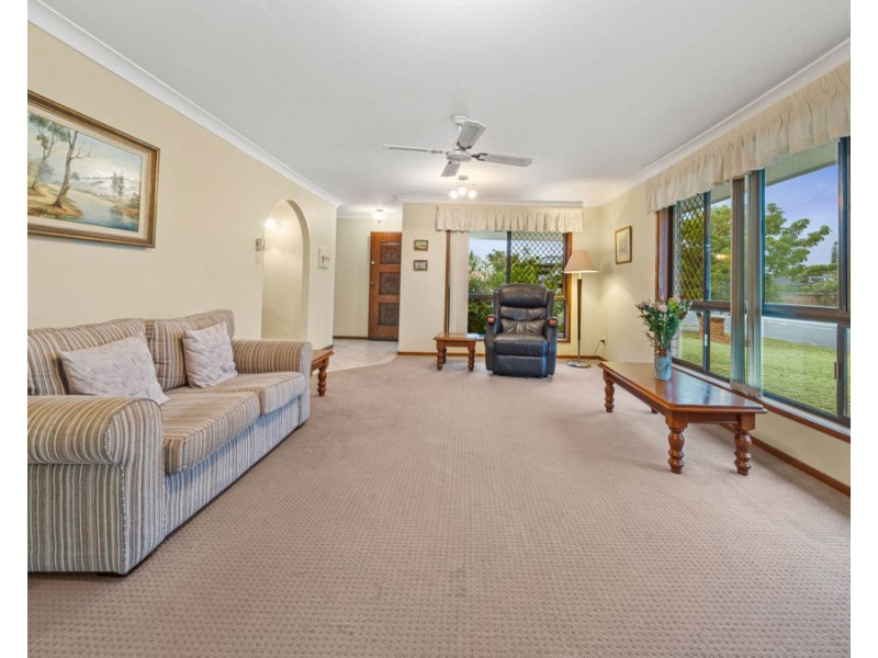 4 Himalaya Street, Mermaid Waters QLD 4218