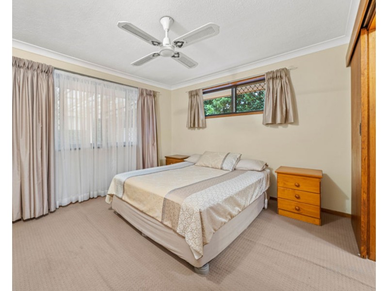 4 Himalaya Street, Mermaid Waters QLD 4218