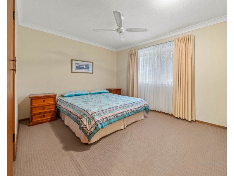 4 Himalaya Street, Mermaid Waters QLD 4218