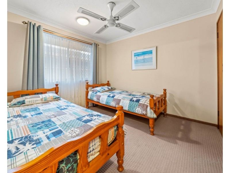 4 Himalaya Street, Mermaid Waters QLD 4218