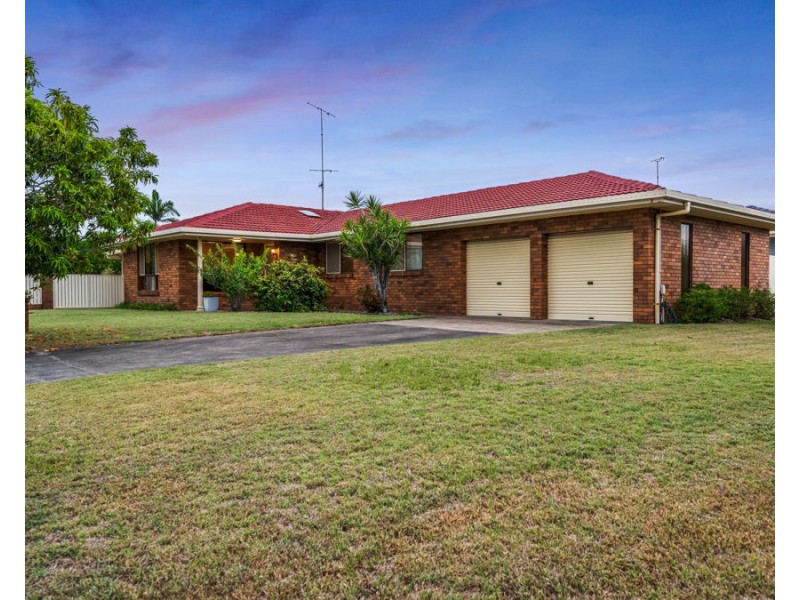 4 Himalaya Street, Mermaid Waters QLD 4218