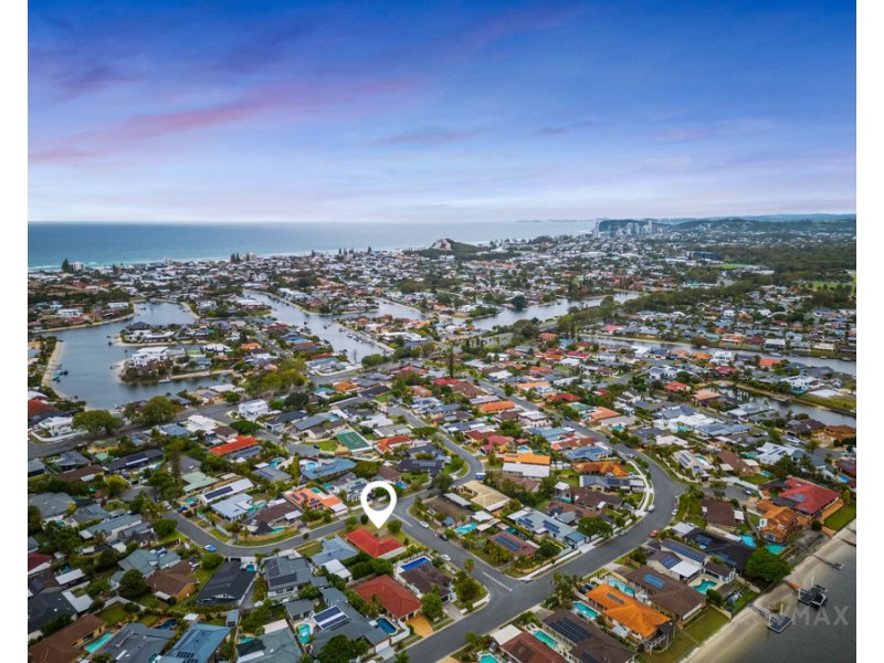 4 Himalaya Street, Mermaid Waters QLD 4218