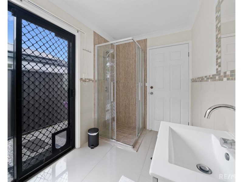 22 Notre Dame Court, Varsity Lakes QLD 4227