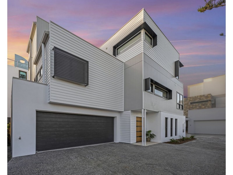 237B Golden Four Drive, Bilinga QLD 4225