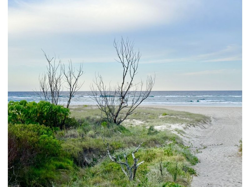 237B Golden Four Drive, Bilinga QLD 4225