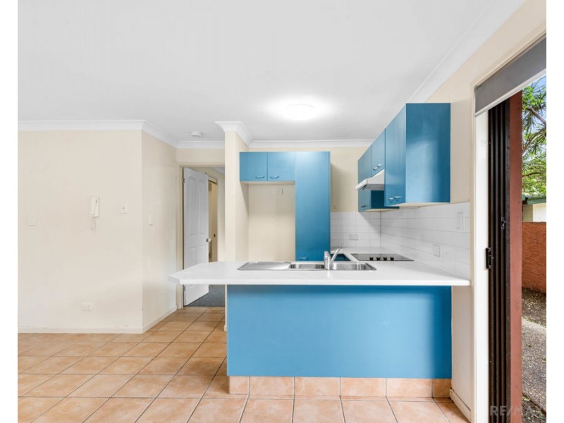 2/175 Surf Parade, Broadbeach QLD 4218