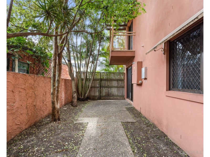 2/175 Surf Parade, Broadbeach QLD 4218