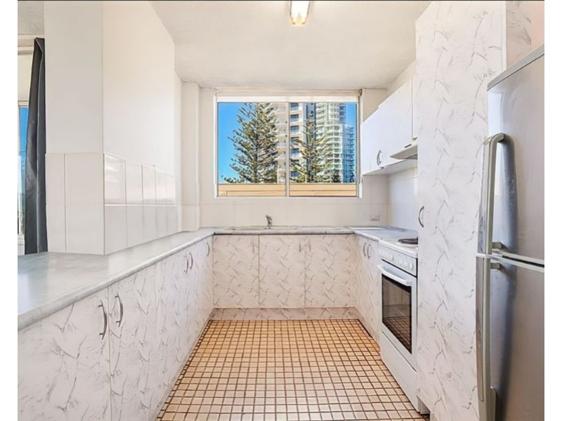 10/4 Elizabeth Avenue, Broadbeach QLD 4218