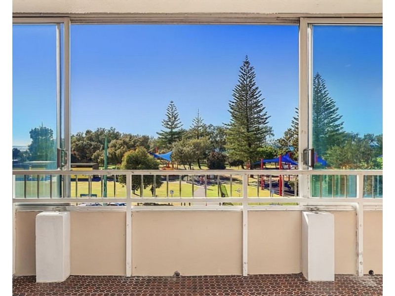 10/4 Elizabeth Avenue, Broadbeach QLD 4218