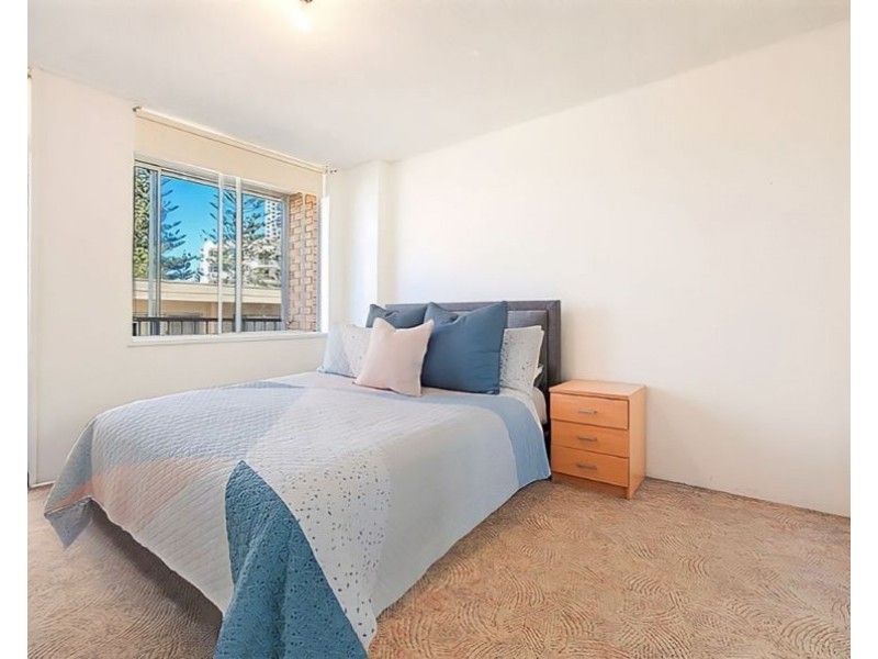 10/4 Elizabeth Avenue, Broadbeach QLD 4218