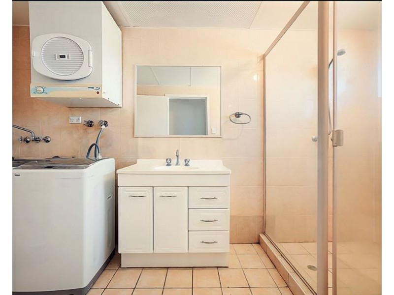 10/4 Elizabeth Avenue, Broadbeach QLD 4218