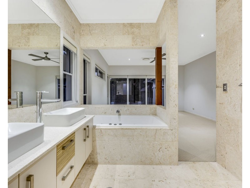 2 Curtis Court, Mudgeeraba QLD 4213