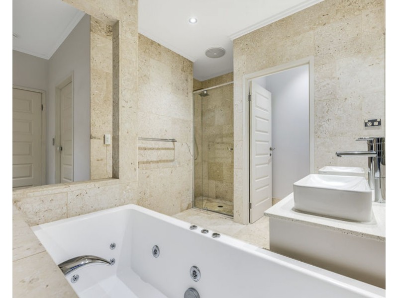 2 Curtis Court, Mudgeeraba QLD 4213