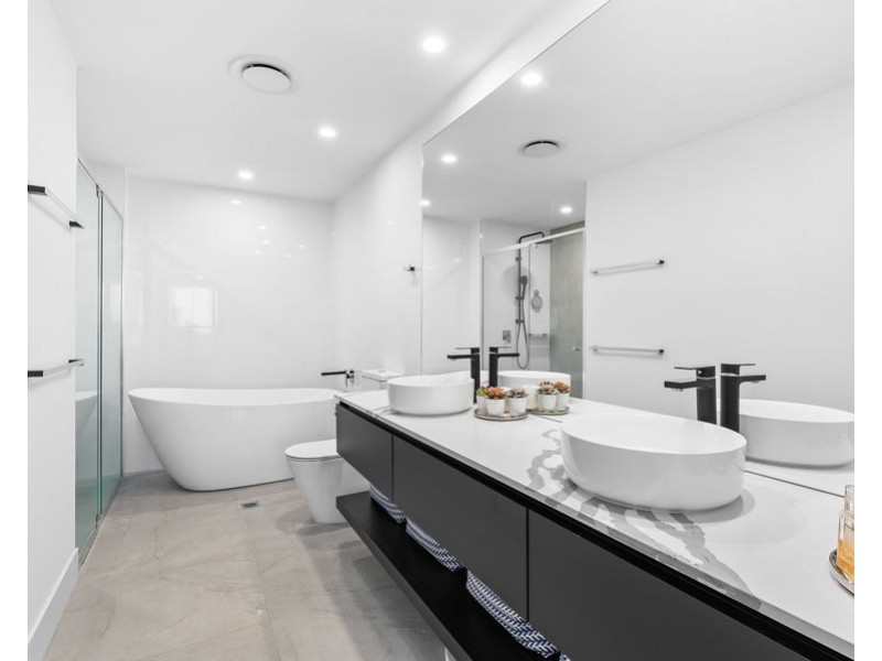 5602/5 Harbour Side Court, Biggera Waters QLD 4216