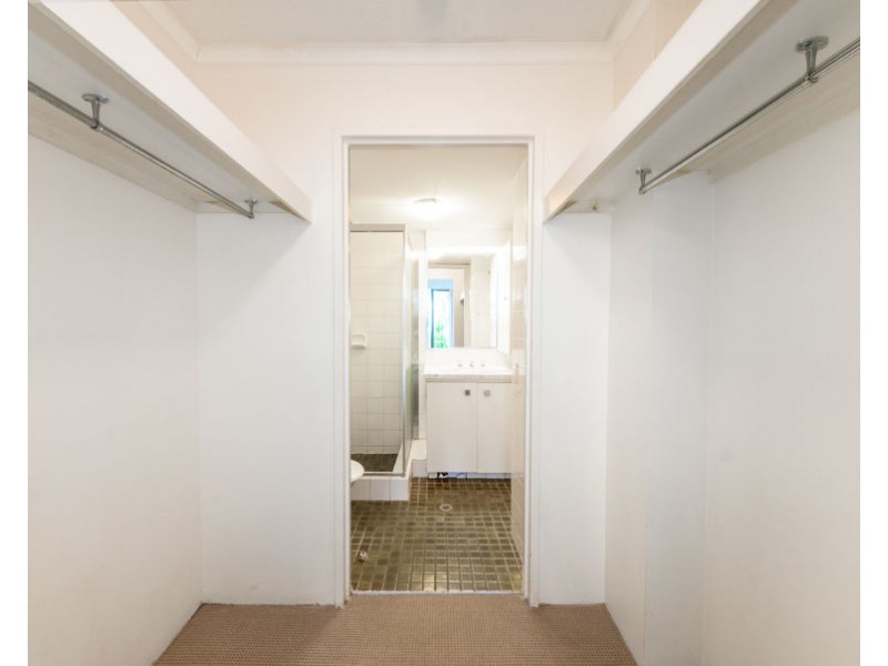 20/22 Armrick Avenue, Broadbeach QLD 4218