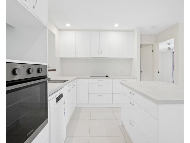 8 Cherokee Crescent, Mudgeeraba QLD 4213