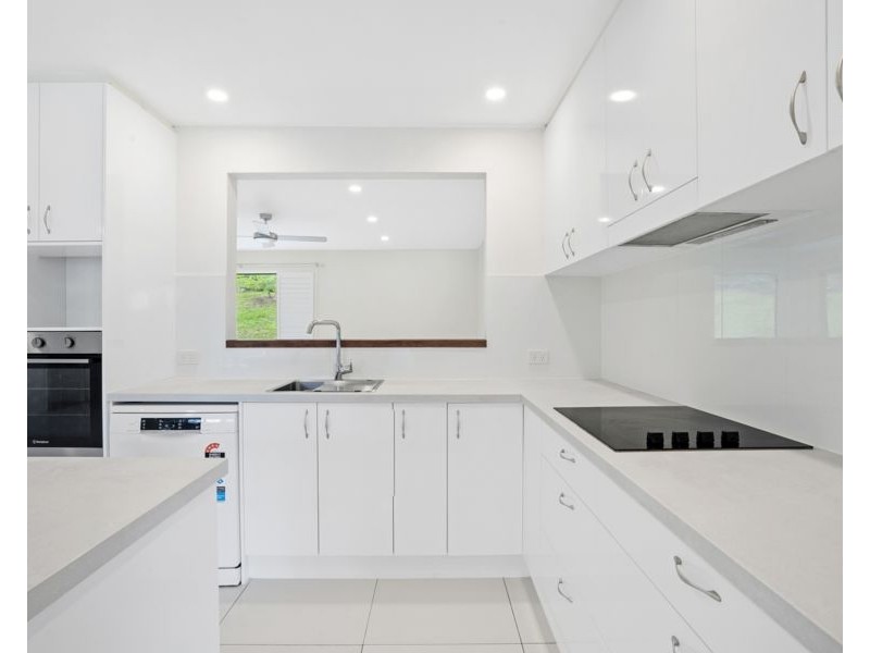 8 Cherokee Crescent, Mudgeeraba QLD 4213