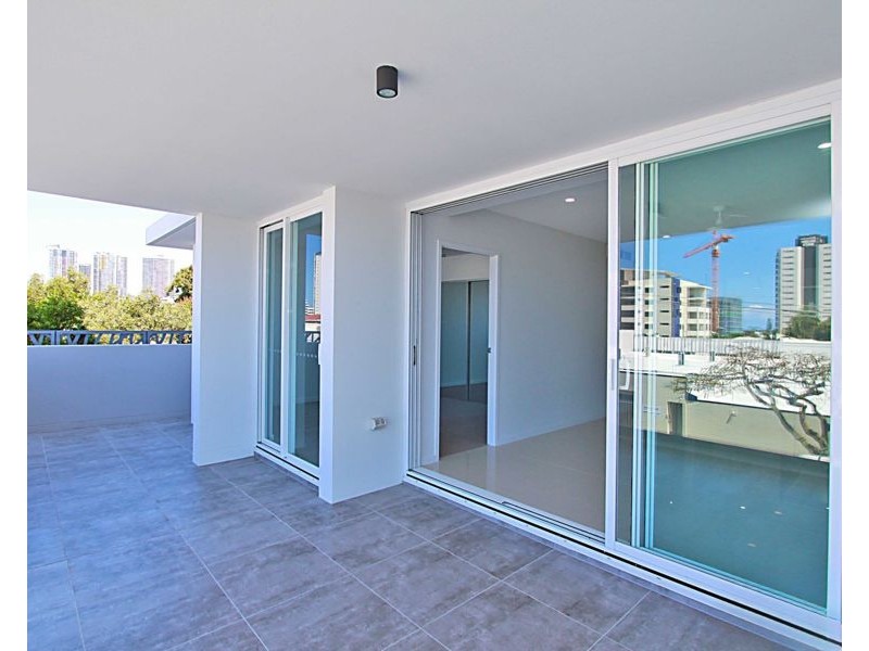 305/26-28 Gray Street, Southport QLD 4215