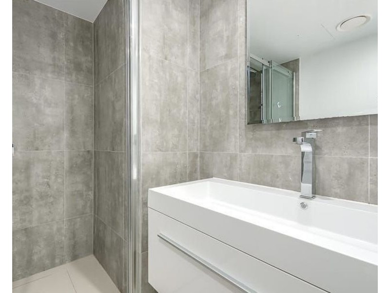 305/26-28 Gray Street, Southport QLD 4215