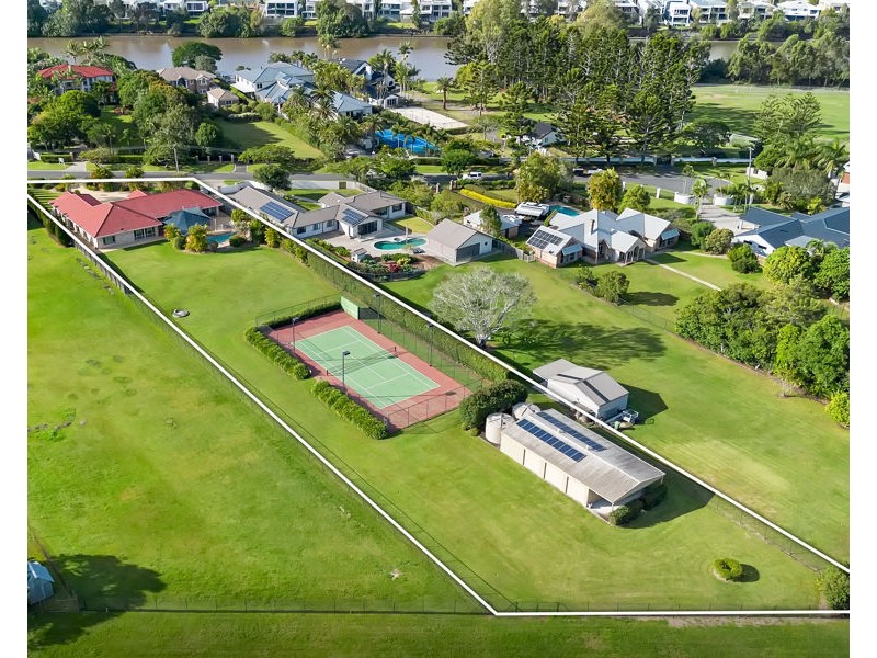 15 Maryland Avenue, Carrara QLD 4211