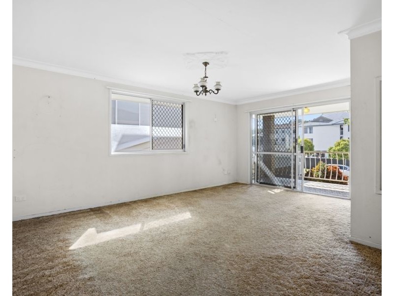 82 Sunshine Parade, Miami QLD 4220