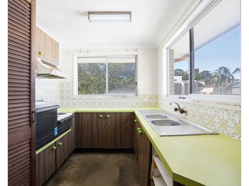 82 Sunshine Parade, Miami QLD 4220