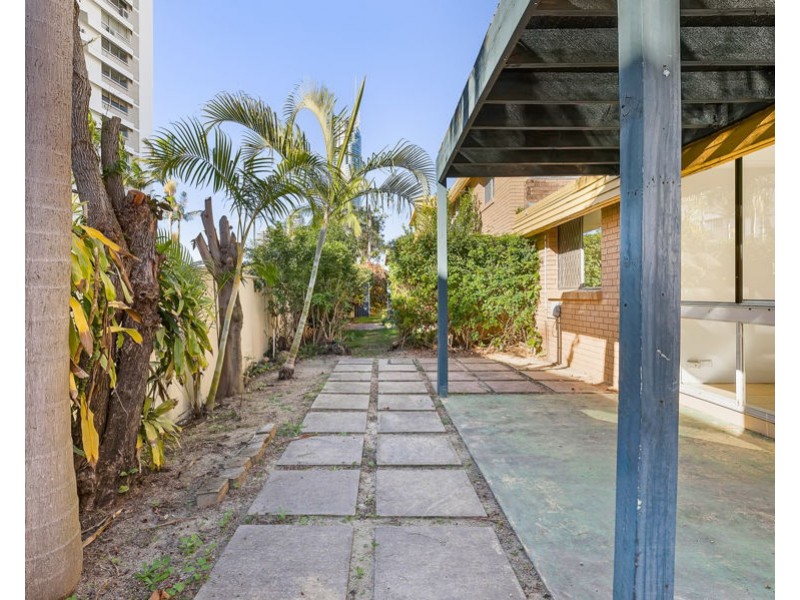 8/11 Peninsular Drive, Surfers Paradise QLD 4217