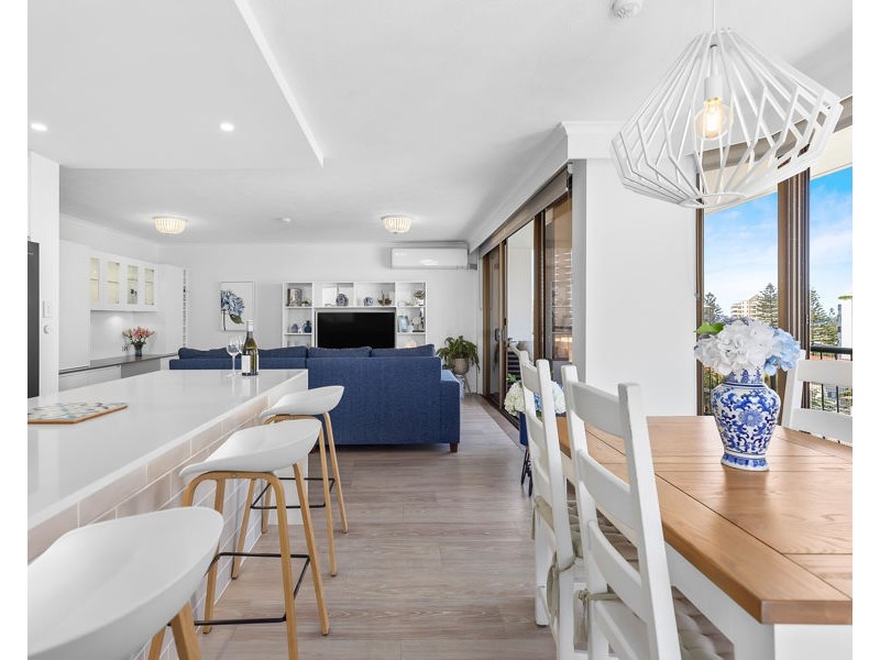 22/22 Armrick Avenue, Broadbeach QLD 4218