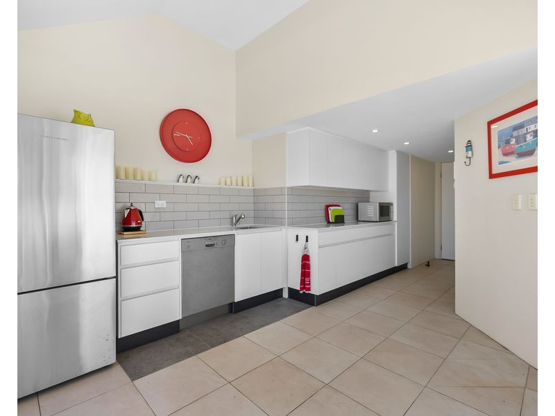 22/22 Armrick Avenue, Broadbeach QLD 4218