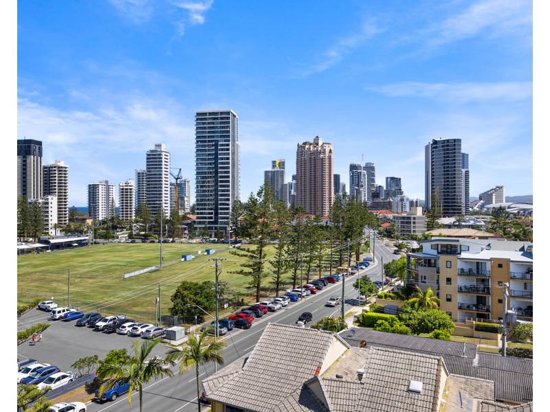 22/22 Armrick Avenue, Broadbeach QLD 4218