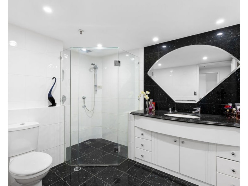 26/129 Surf Parade, Broadbeach QLD 4218