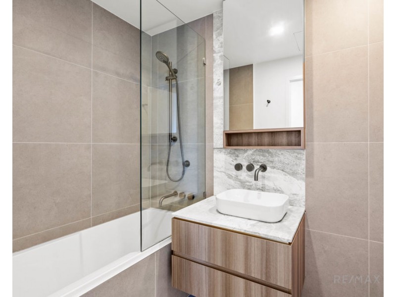 1001/185 Old Burleigh Road, Broadbeach QLD 4218