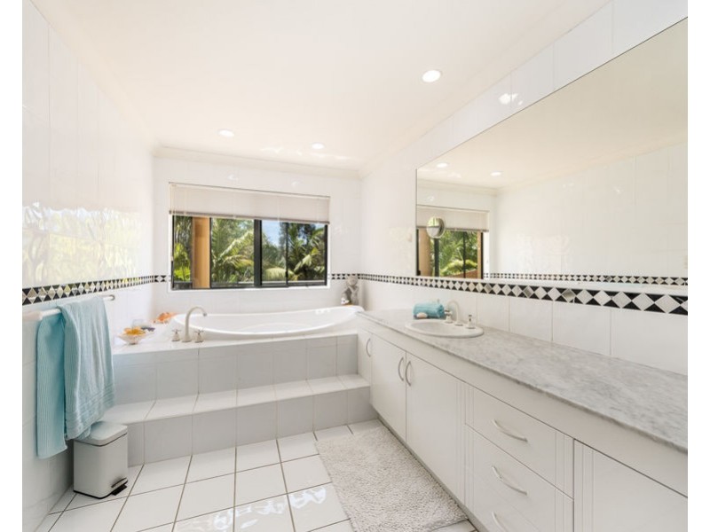 129/125 Santa Cruz Blvd, Clear Island Waters QLD 4226