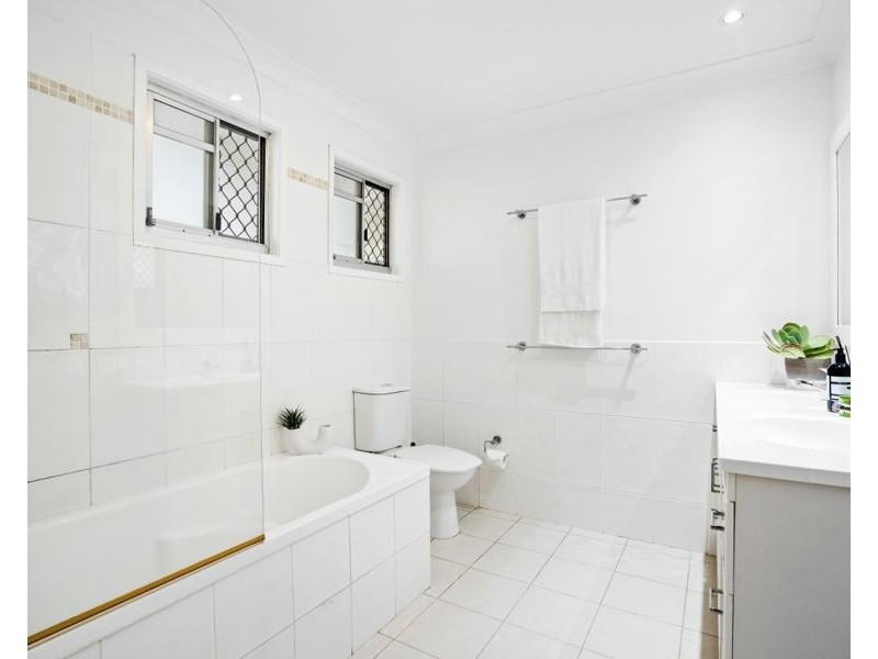 16 Chuter Avenue, Southport QLD 4215