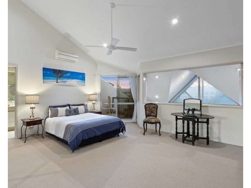 56/125 Santa Cruz Blvd, Clear Island Waters QLD 4226