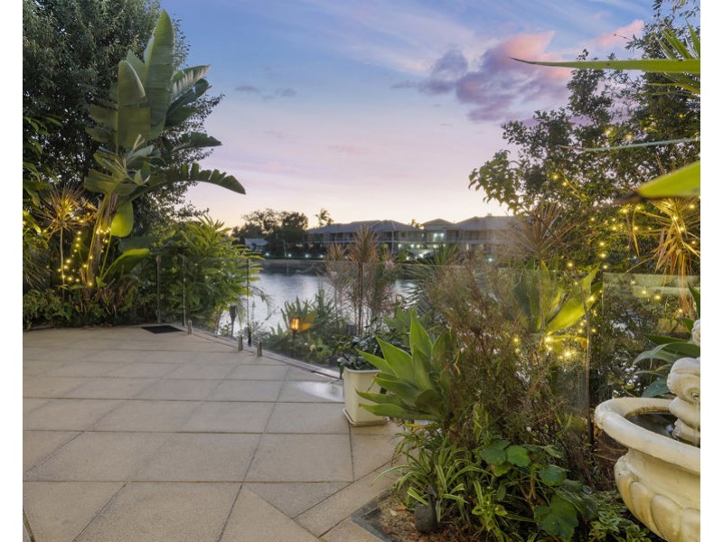 56/125 Santa Cruz Blvd, Clear Island Waters QLD 4226