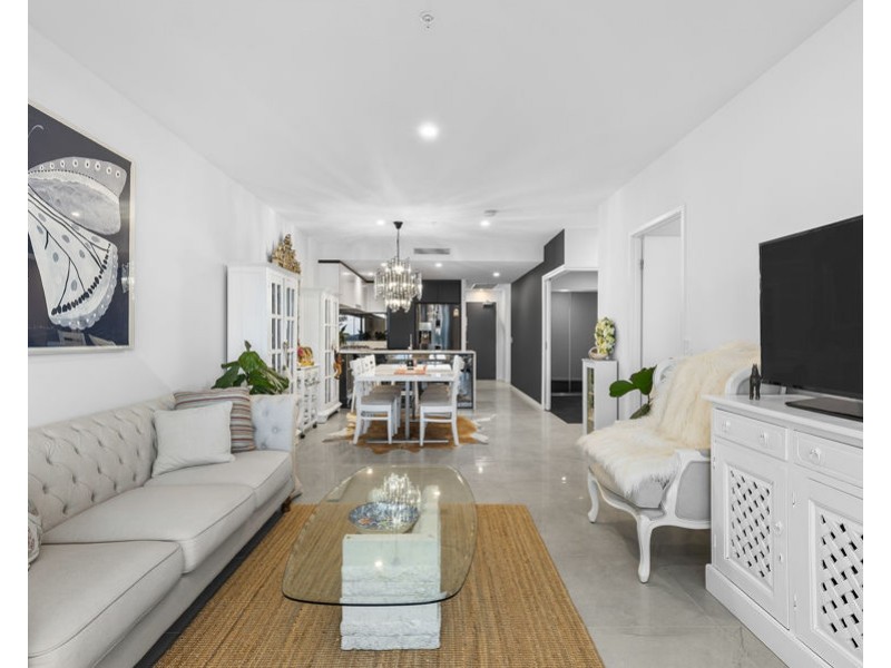 5602/5 Harbour Side Court, Biggera Waters QLD 4216